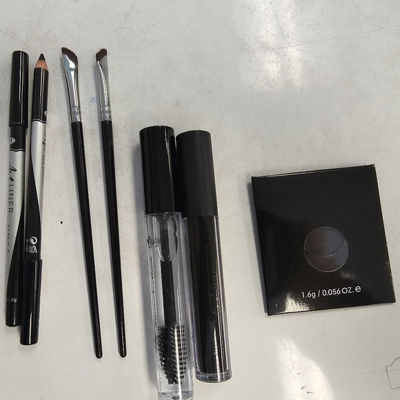 Black Pack Makeup Bundle! - Picture 3 of 3